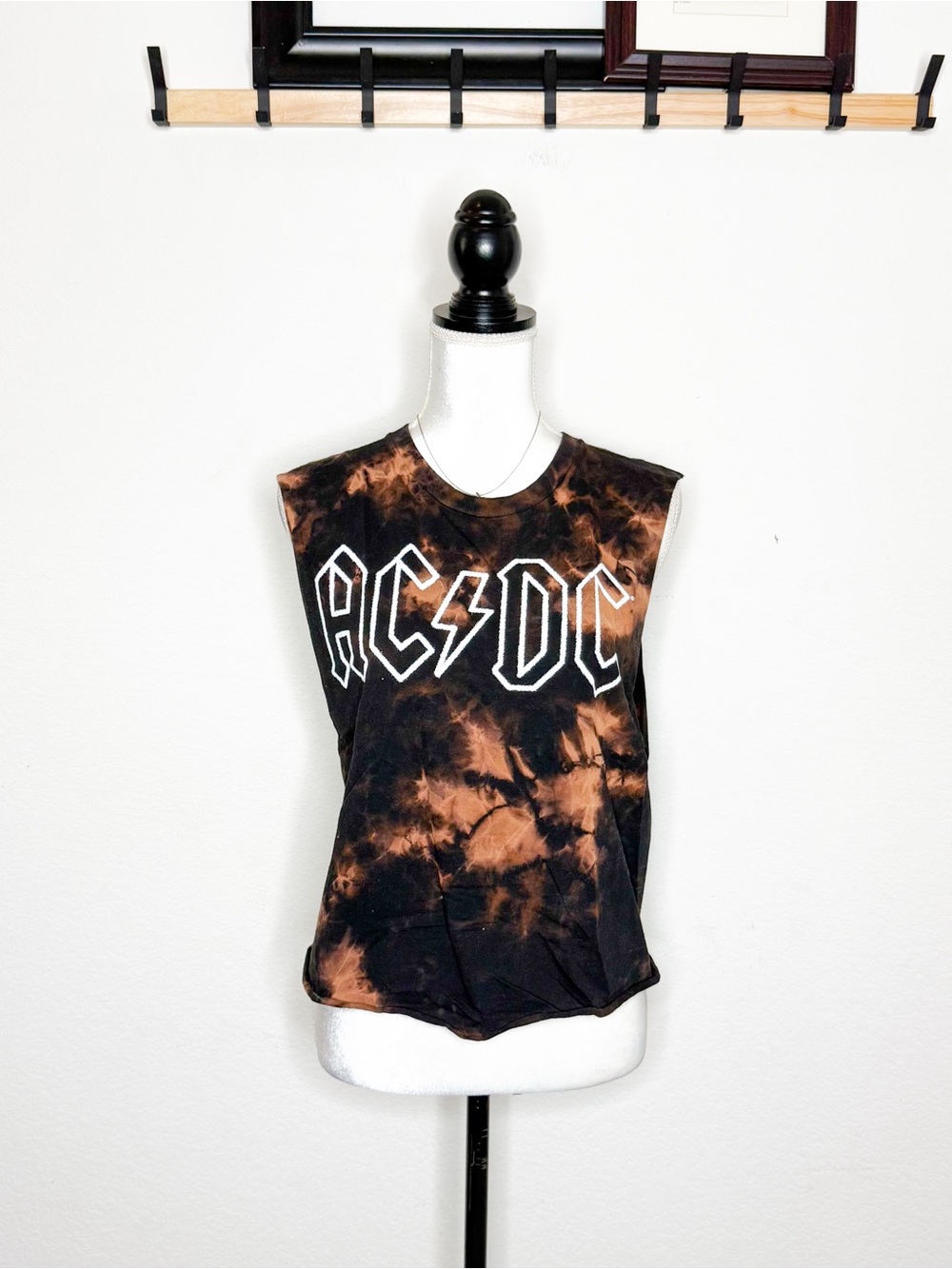 AC/DC Bleach Wash Muscle Tank Women’s Medium Distressed Graphic Band Tee Black O